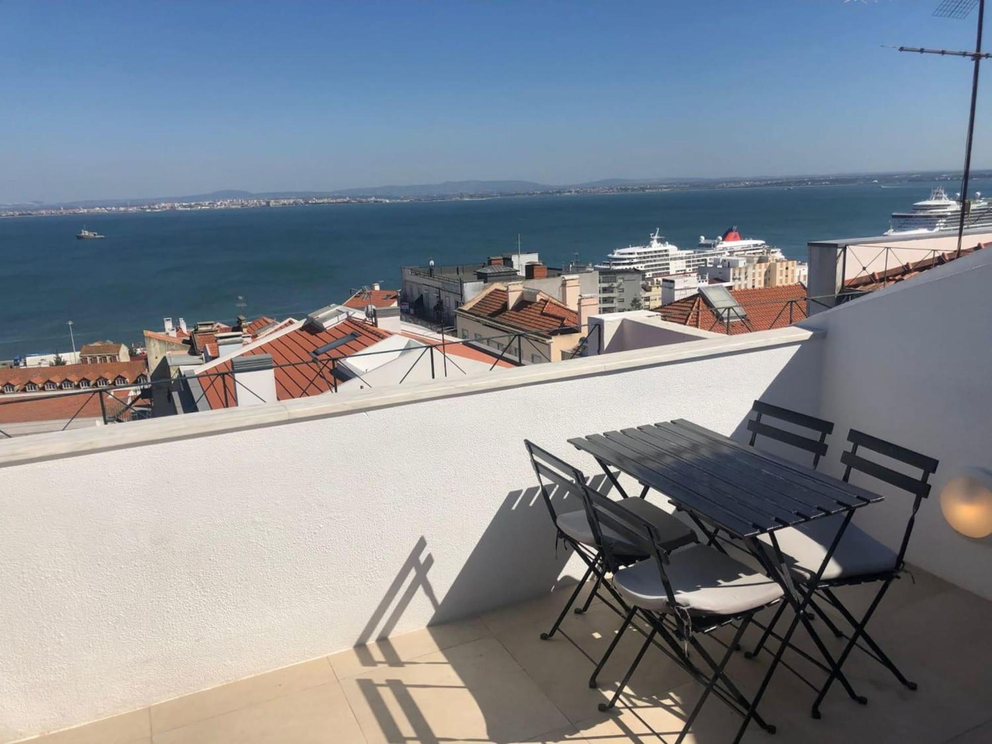 Apartment Beautiful River Views In Graca Lissabon